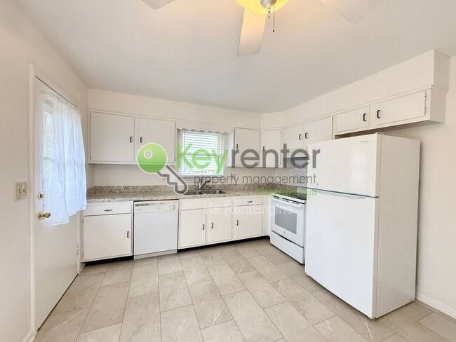 Building Photo - 1010 Summer St