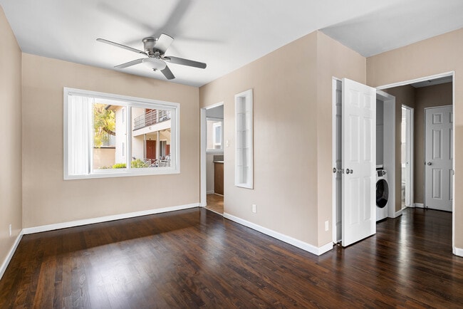 Building Photo - Gloria Homes Apartments