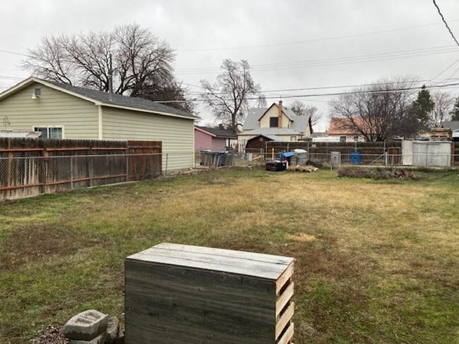 Building Photo - Great location, 2 bedroom home for rent