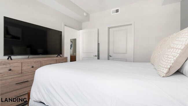 Building Photo - 1216 N Atlantic Ave