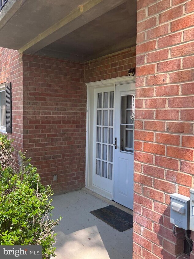Primary Photo - 3790 Lyndhurst Dr