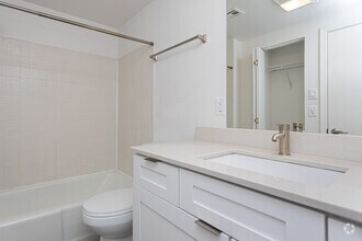 1BR, 1.5BA - 737SF - 1643 Josephine