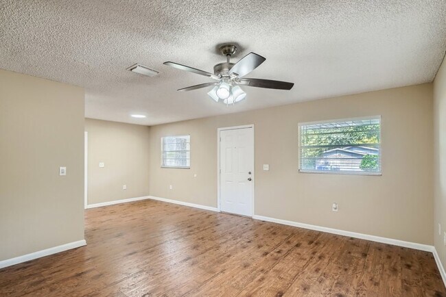 Building Photo - 702 Whitehurst Street