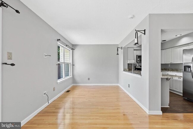 Building Photo - 4650 Louise St Claire Dr
