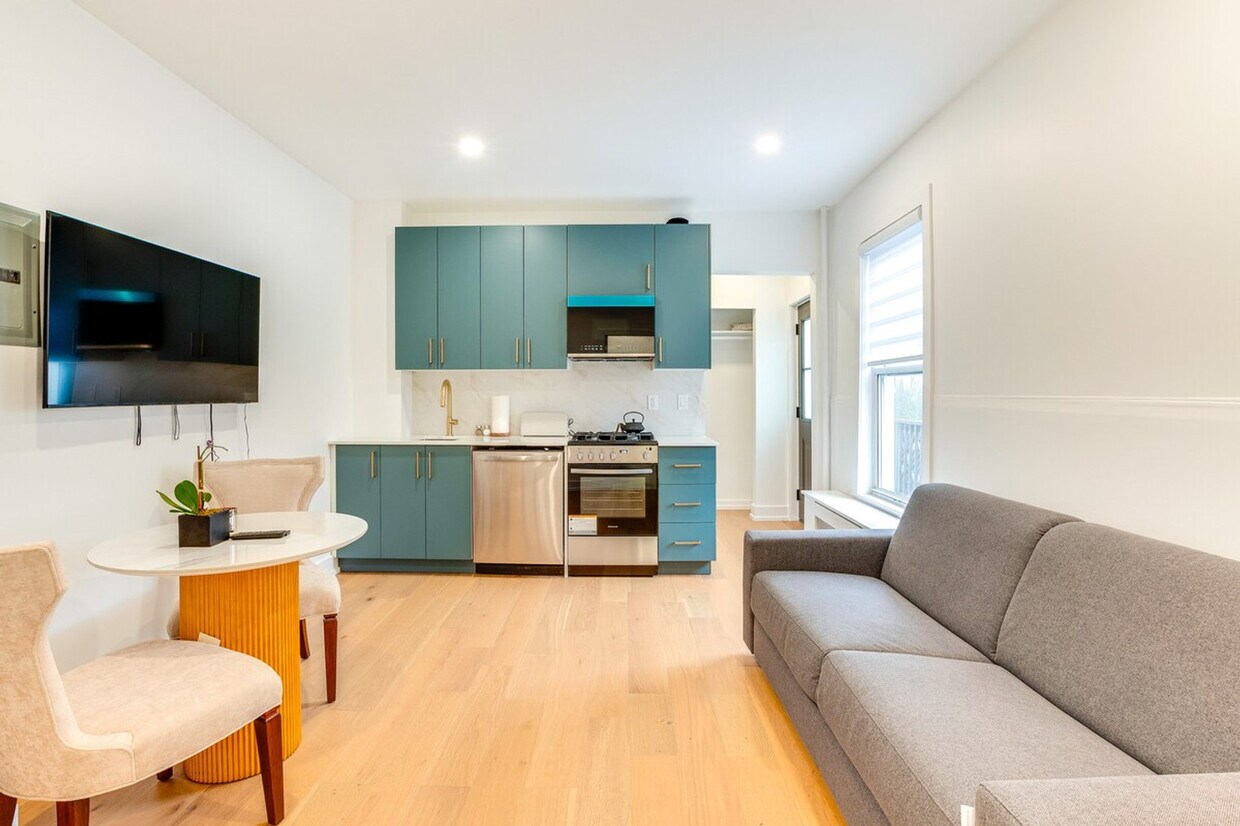 Foto principal - 1032 McLean Ave