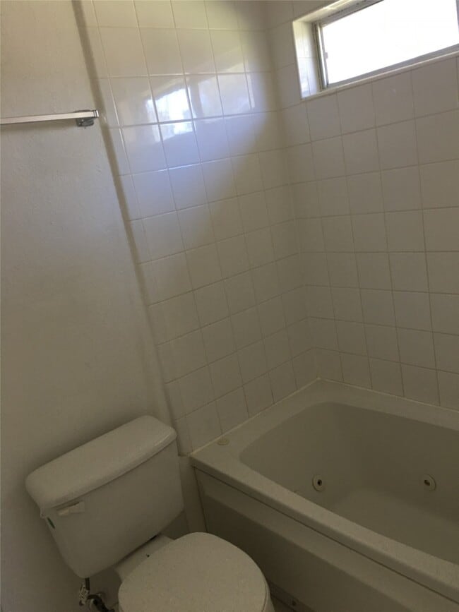 Building Photo - 10802 Heatherford Dr