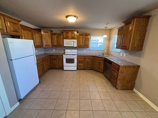 Building Photo - NEW APPLIANCES TO COME!! Gorgeous Single Family Home Off Of Mount Comfort Road!