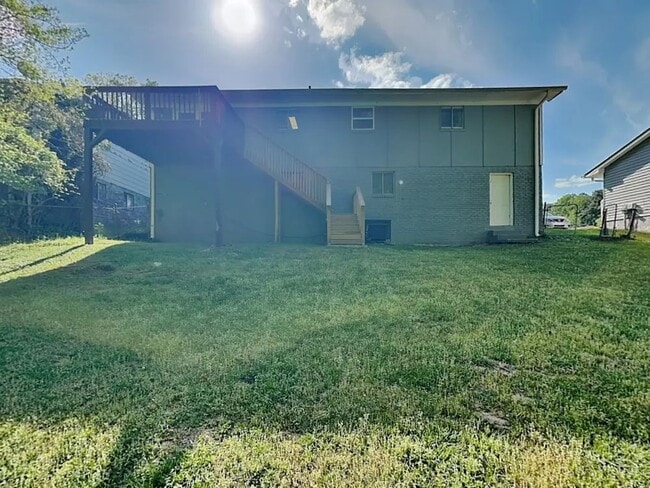 Building Photo - 535 Transit Cir