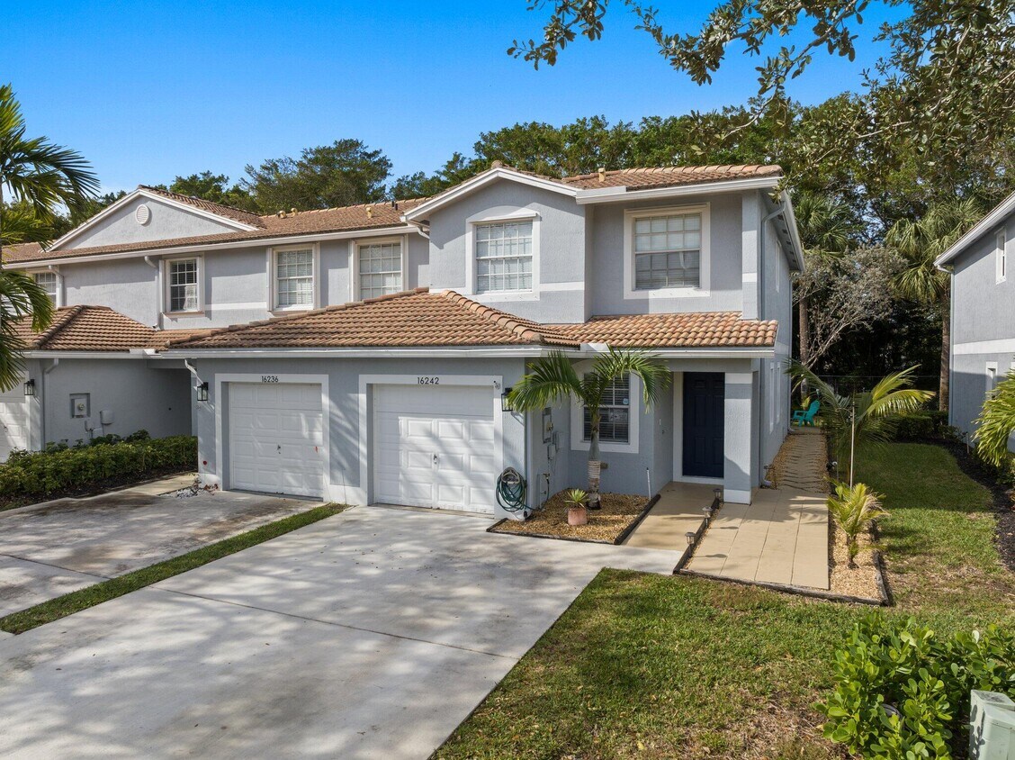 Primary Photo - 16242 Sierra Palms Dr