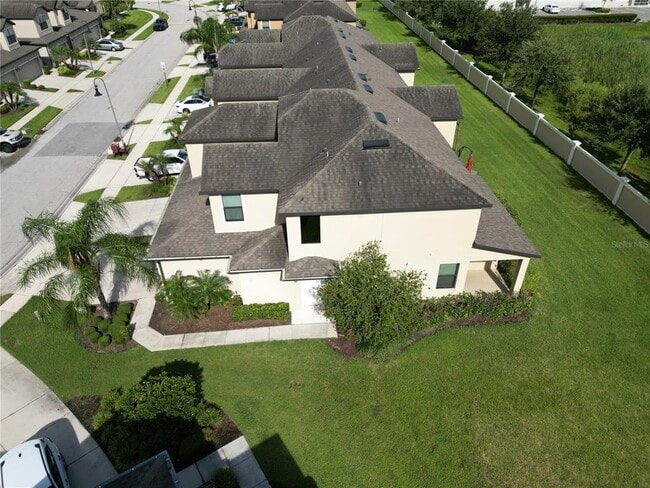 Building Photo - 2400 Seven Oaks Dr