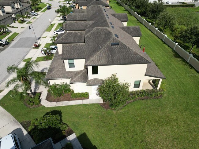 Foto del edificio - 2400 Seven Oaks Dr