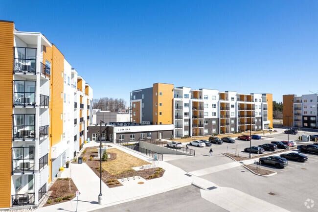 Building Photo - Lumina