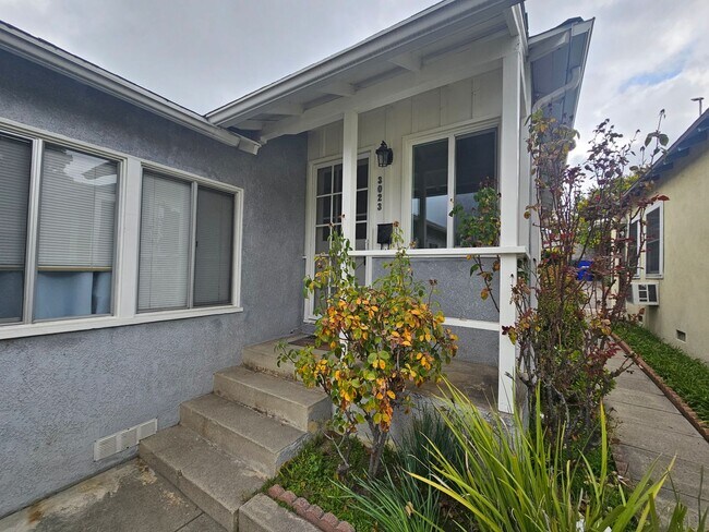 Foto del edificio - 3023-3025 Community Ave