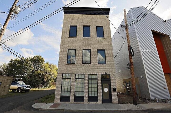 Building Photo - 509 W Chapel St