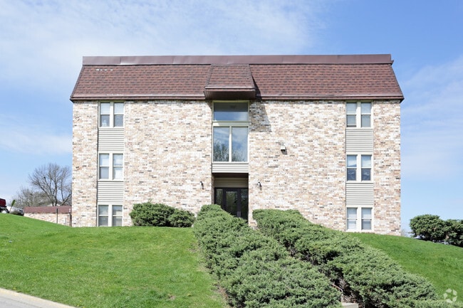 Building Photo - Clover Creek