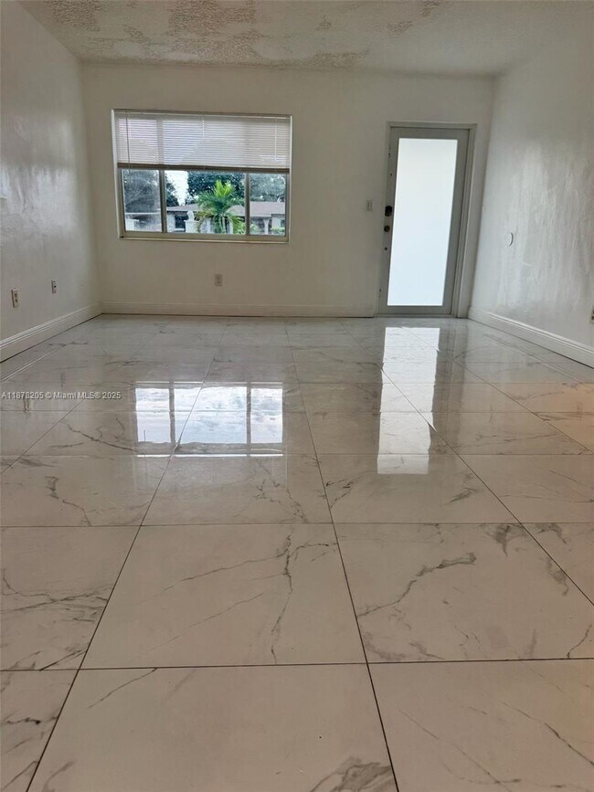 Foto del edificio - 3400 NW 173rd Terrace