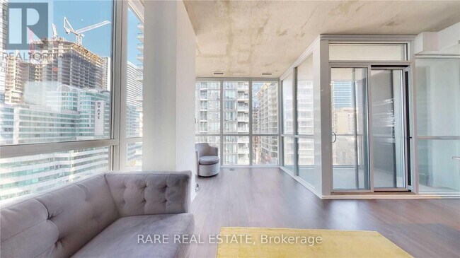 Photo du bâtiment - 88 Blue Jays Way