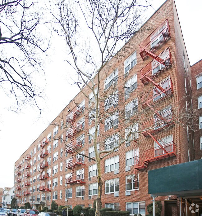 Building Photo - 465-495 E 7th St