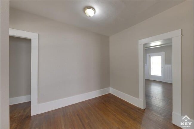 Building Photo - 1258 N Lewellen Ave