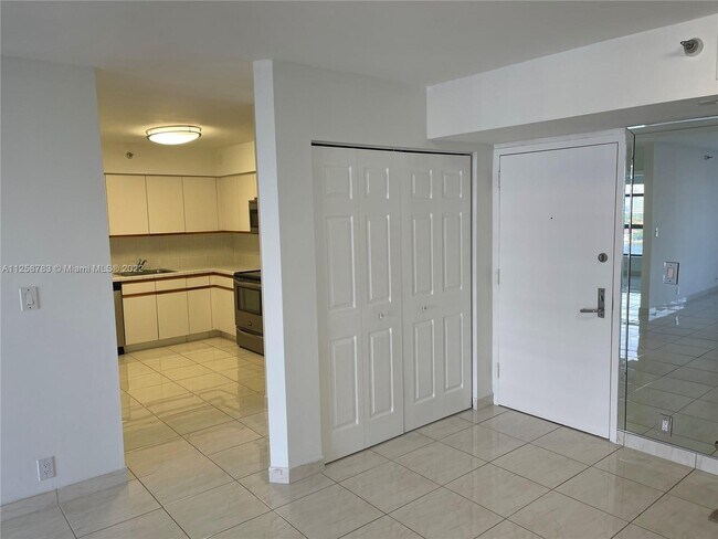 Foto del edificio - 3530 Mystic Pointe Dr