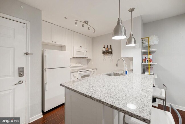 Foto del edificio - 3309 Wyndham Cir
