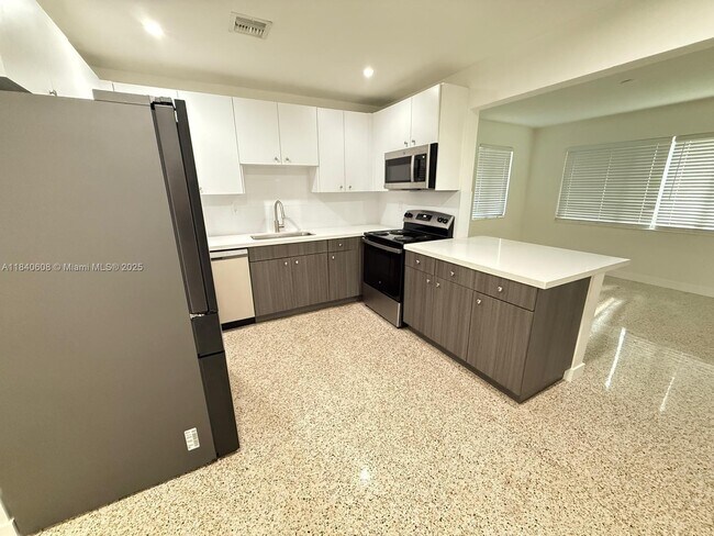 Foto del edificio - 11011 SW 79th Ave
