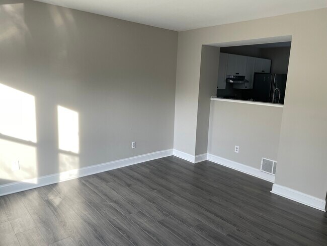 Building Photo - 866 Pine Way Dr