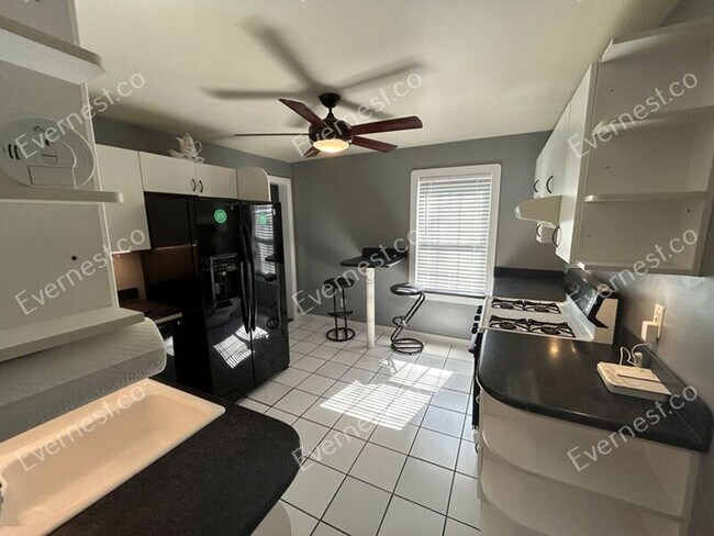 Foto del edificio - 1911 Woodland Hills Ave NW