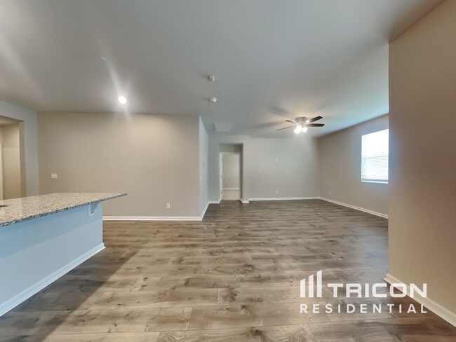 Building Photo - 4074 Beach Wy