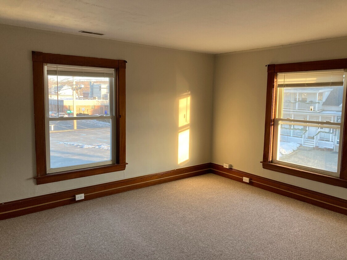 80 ster St Unit B, Manchester, NH 03104 Apartments in Manchester