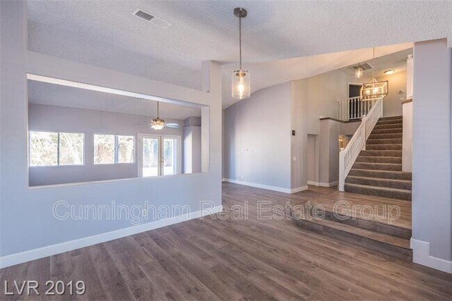 Building Photo - 322 Vallarte Dr