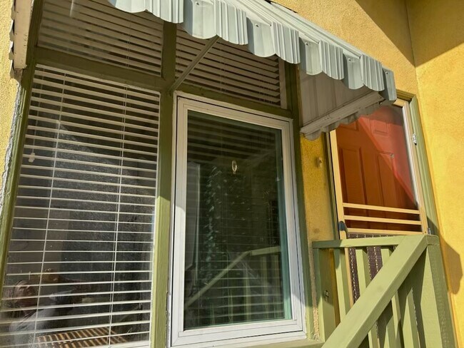 Building Photo - 5262 Willowcrest Ave