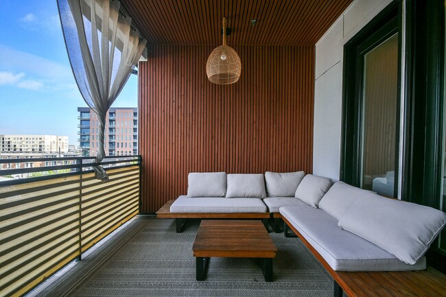 Building Photo - 2412 Canal St