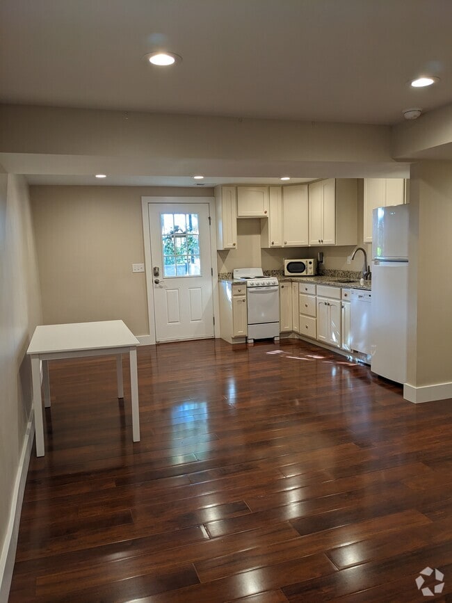 Building Photo - 8918 S Alpen Way
