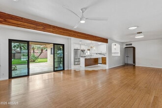 Building Photo - 4213 E Lewis Ave