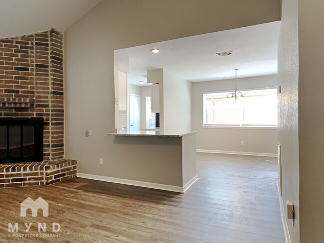 Foto del edificio - 16723 Summer Dew Ln