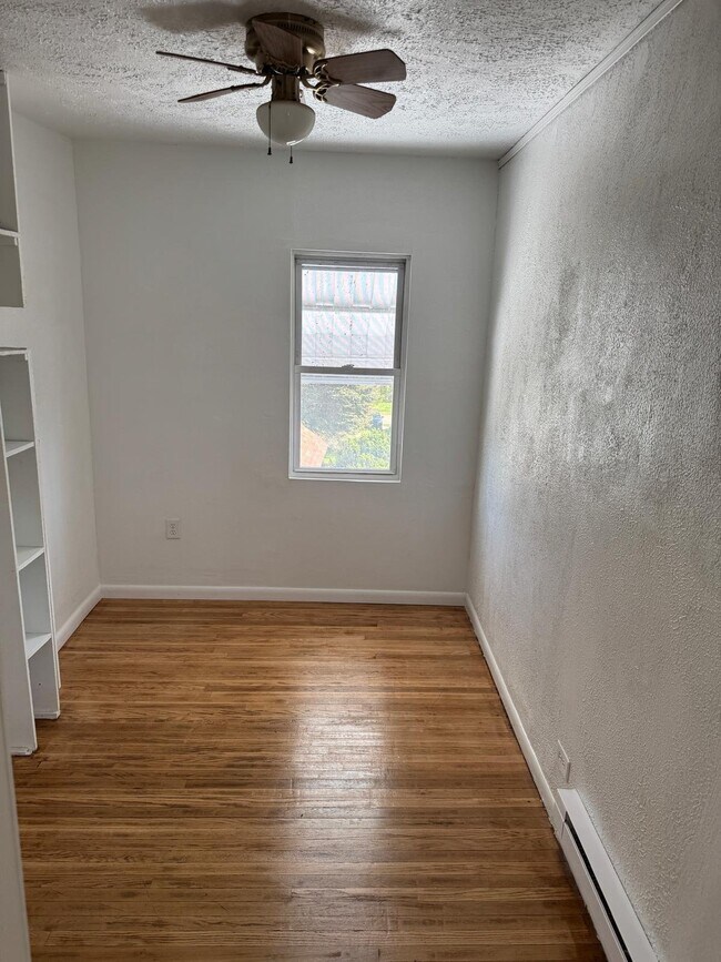 Foto del edificio - 807 Hazlett Ave