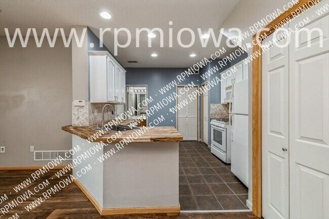 Building Photo - NEAR OTTER CREEK GOLF COURSE!! 2 Bedroom, ...