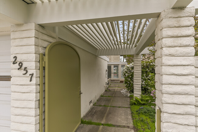 Building Photo - 2957 Seaview Ave