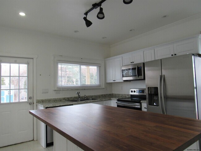 Building Photo - 58 Vandenburgh Ave