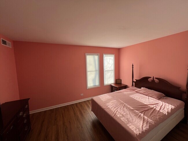 Building Photo - 2287 Country Club Dr