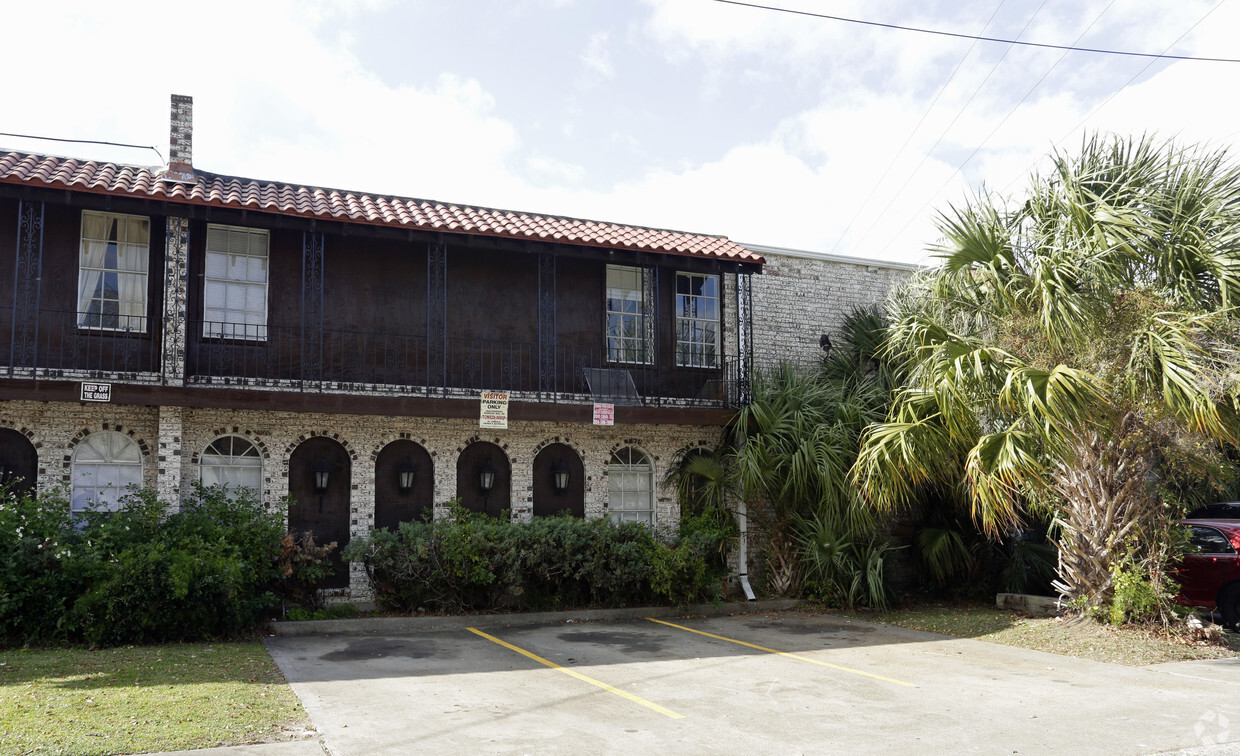 3512 N Arnoult Road - 3512 N Arnoult Rd