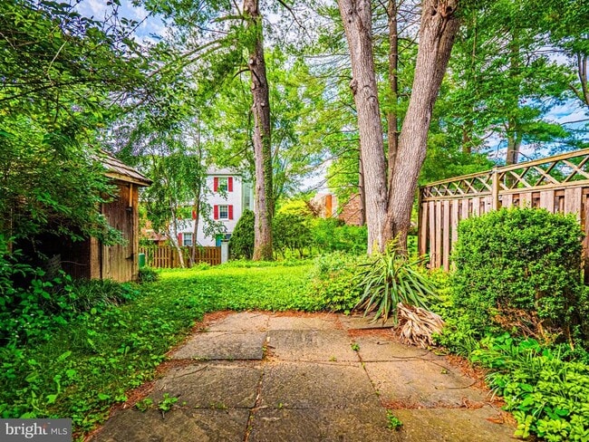 Building Photo - 29 Longmeadow Dr
