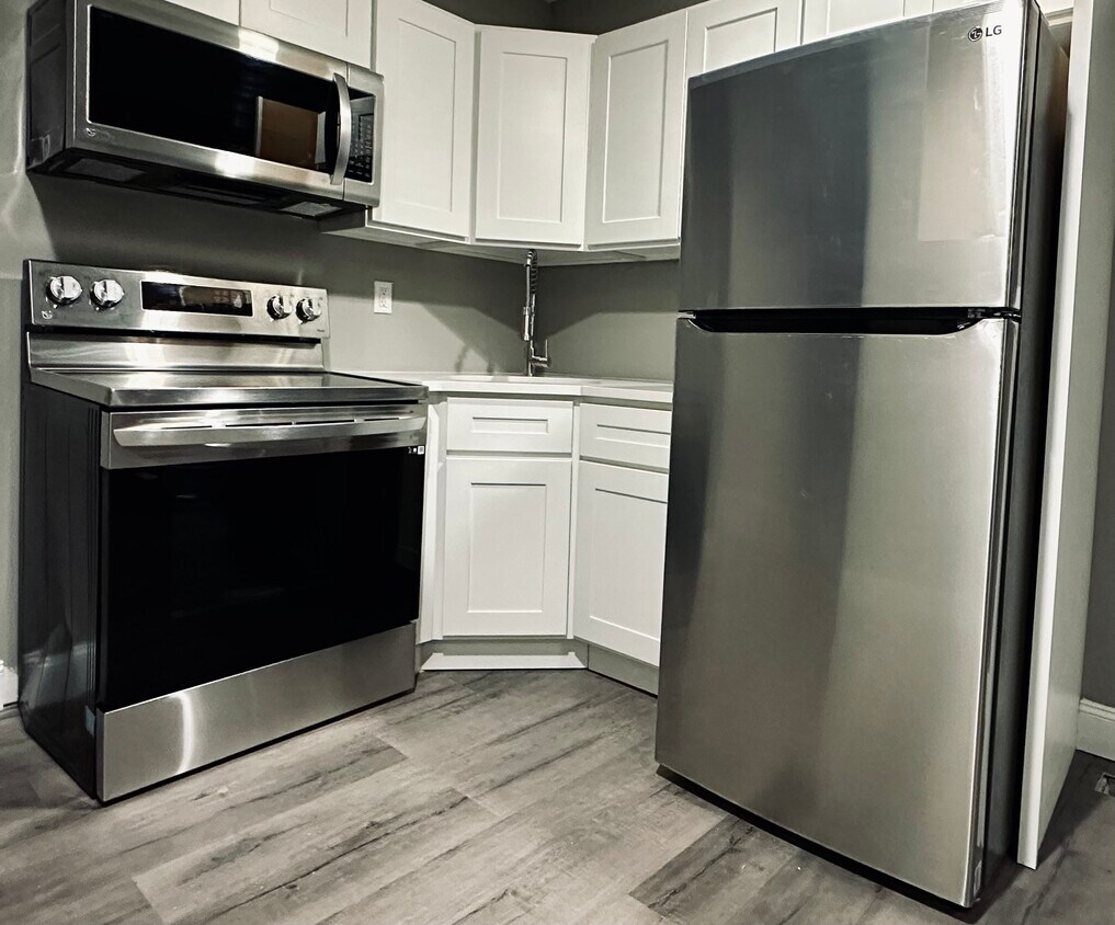New kitchen appliances - 5539 Boyer St