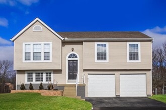 Building Photo - 4784 Orangeburg Dr