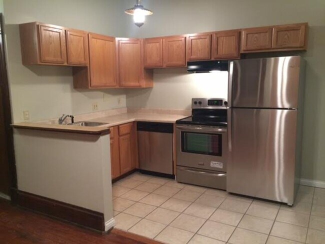 Building Photo - 2667 Bellevue Avenue