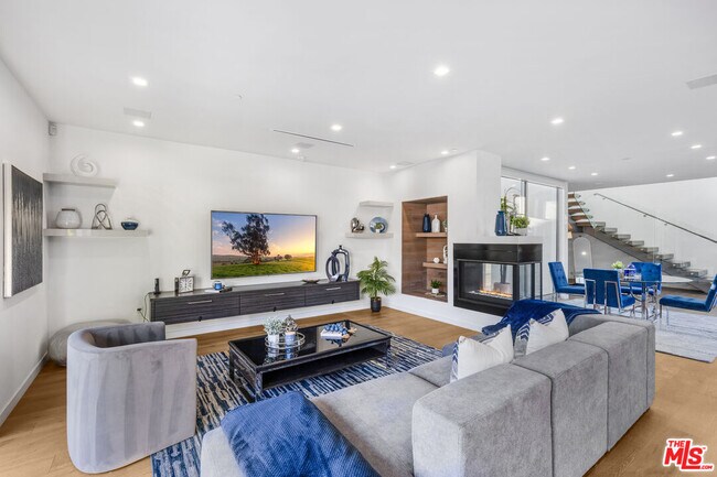 Foto del edificio - 6410 Lindenhurst Ave