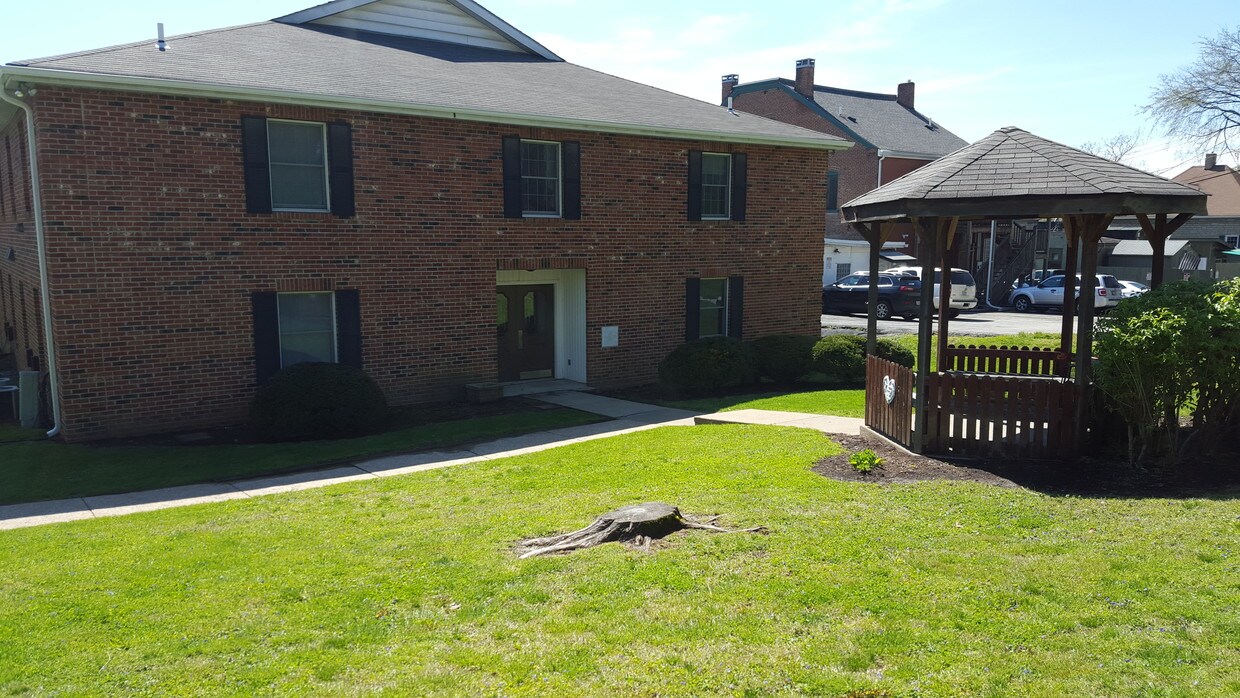 309 St Francois St, Florissant, MO 63031 Apartment for Rent in