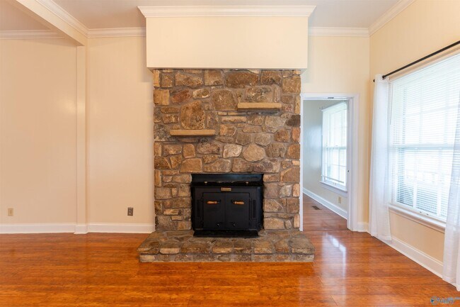 Foto del edificio - 718 Rison Ave NE