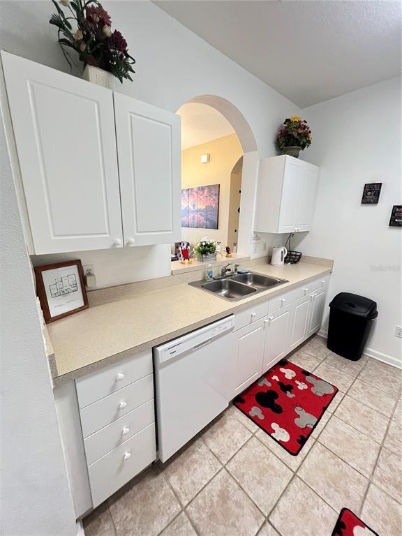 Building Photo - 2305 Silver Palm Dr